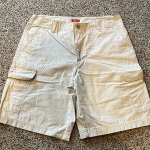 Men’s IZOD Cargo Shorts 🩳 GUC